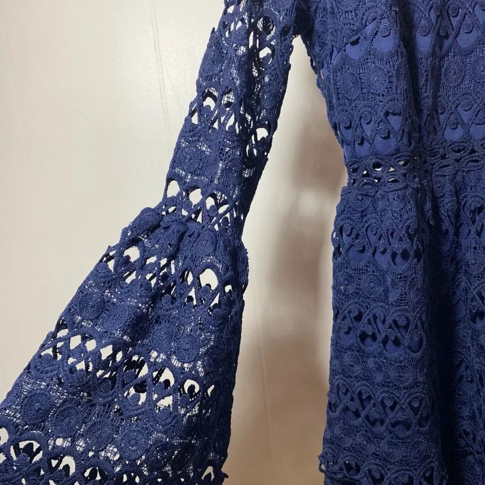 NWT Lulu's Navy Blue Tiered Lace Midi Dress with Bell Sleeves - sz Large - Picture 2 of 5
